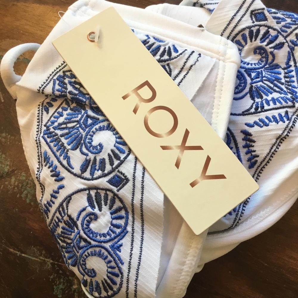 *NWT* Roxy Sandy Tile Ruffle Bandeau Bikini Top - Picture 6 of 8